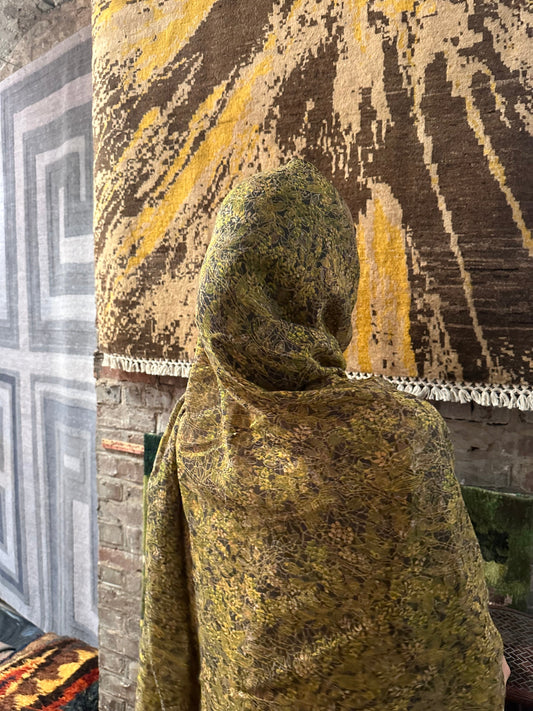 5 Façons de Porter un Voile à Imprimés Tribaux avec Style