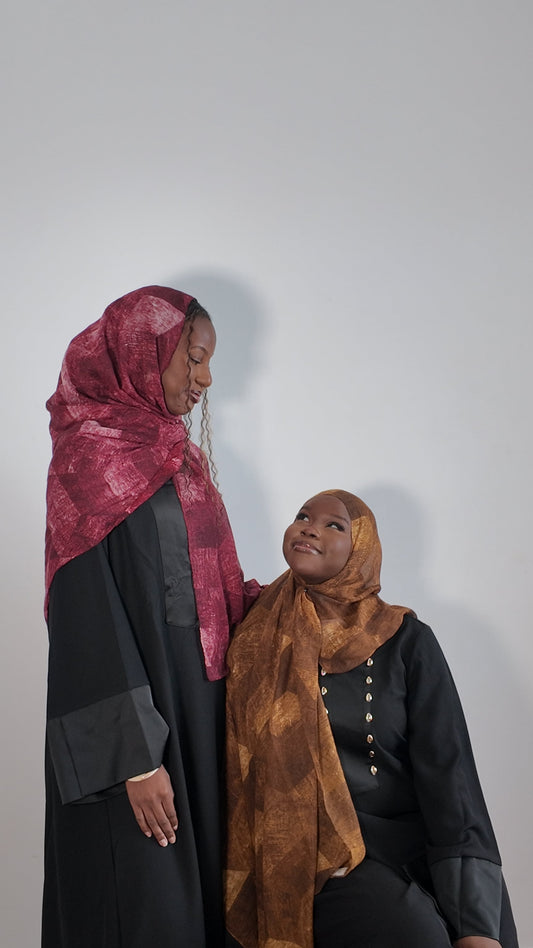 Plus qu’un Tissu : Quand le Voile Devient l’ADN d’un Peuple